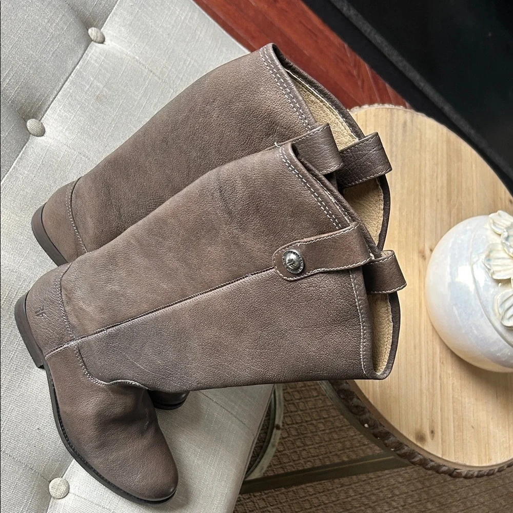 Frye Melissa‎ Lug Button Tall Brown Leather Size 8